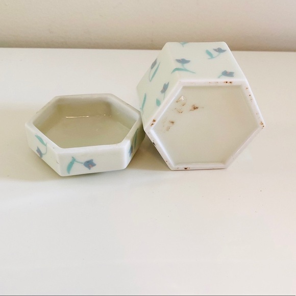Porcelain Floral Print Small Jewelry Box - Picture 8 of 9